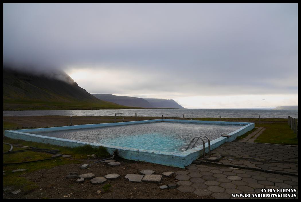 Reykjafjarðarlaug steypt